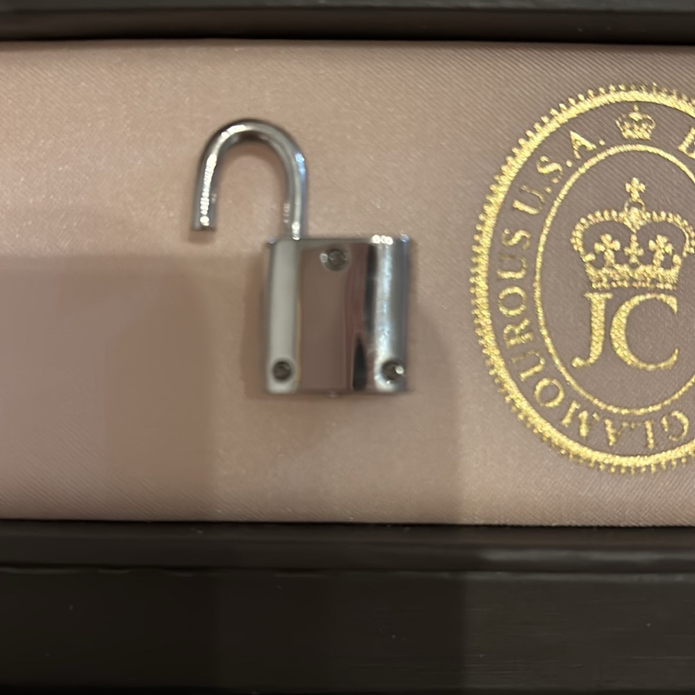 🩷PRICE IS FIRM🩷Juicy Couture Silver Lock And Key Charm Bracelet - Picture 6 of 8
